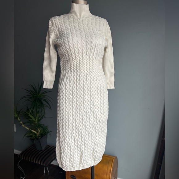 Eva Mendez New York and Company Winter White Cable Knit Dress Size Medium - Picture 5 of 5